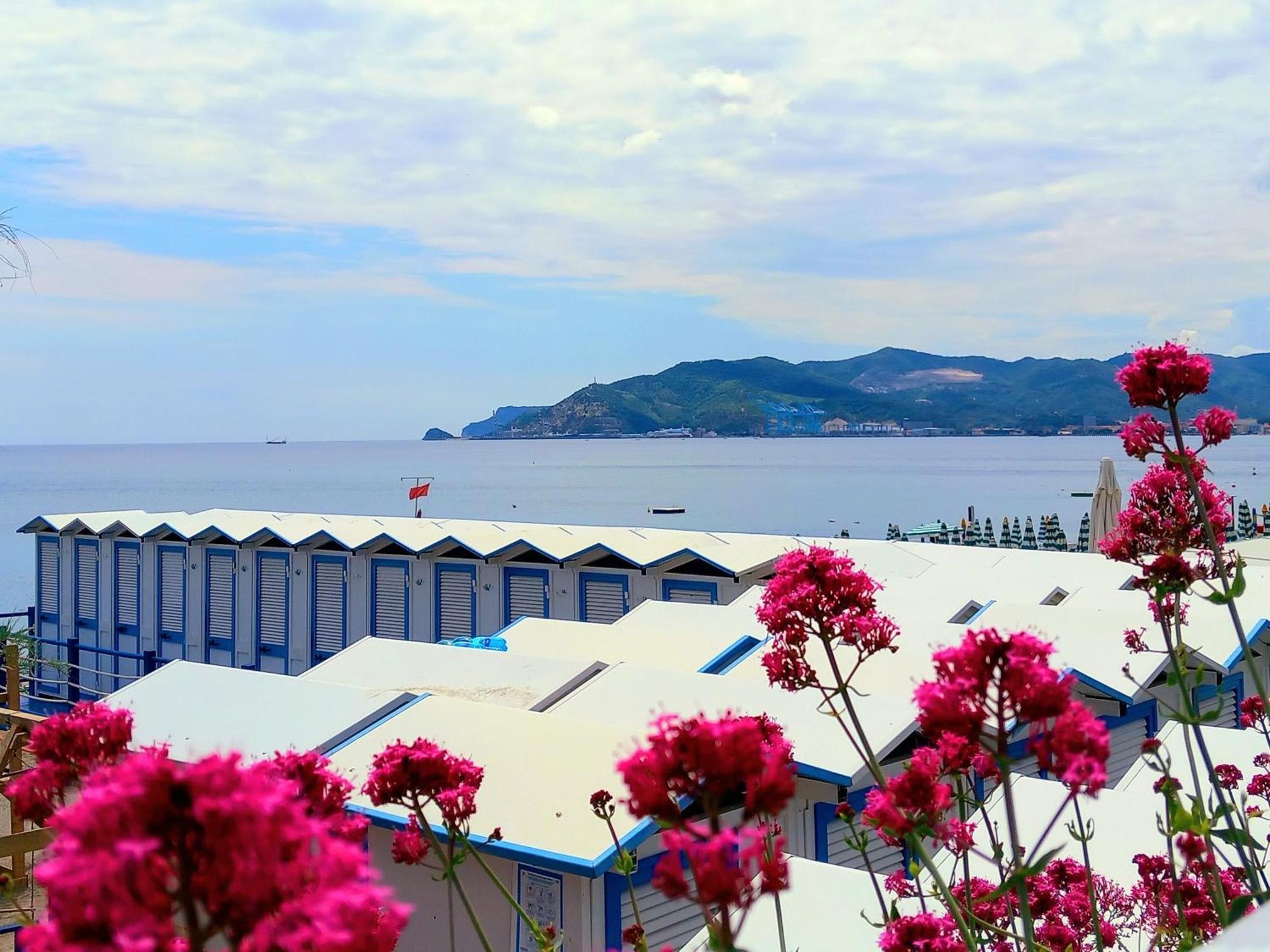 Sweet Sea View Apartment Savona Exterior photo