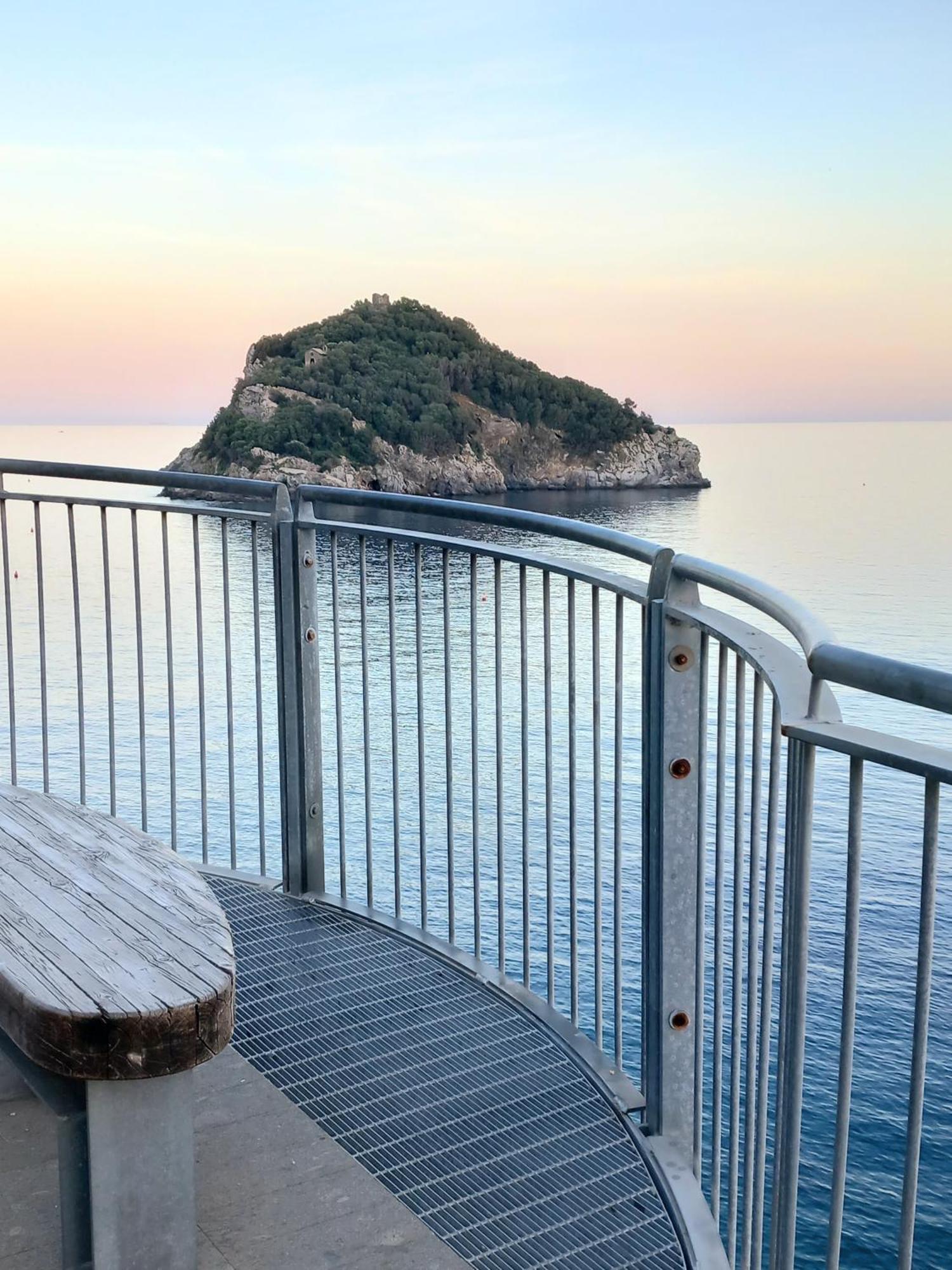 Sweet Sea View Apartment Savona Exterior photo